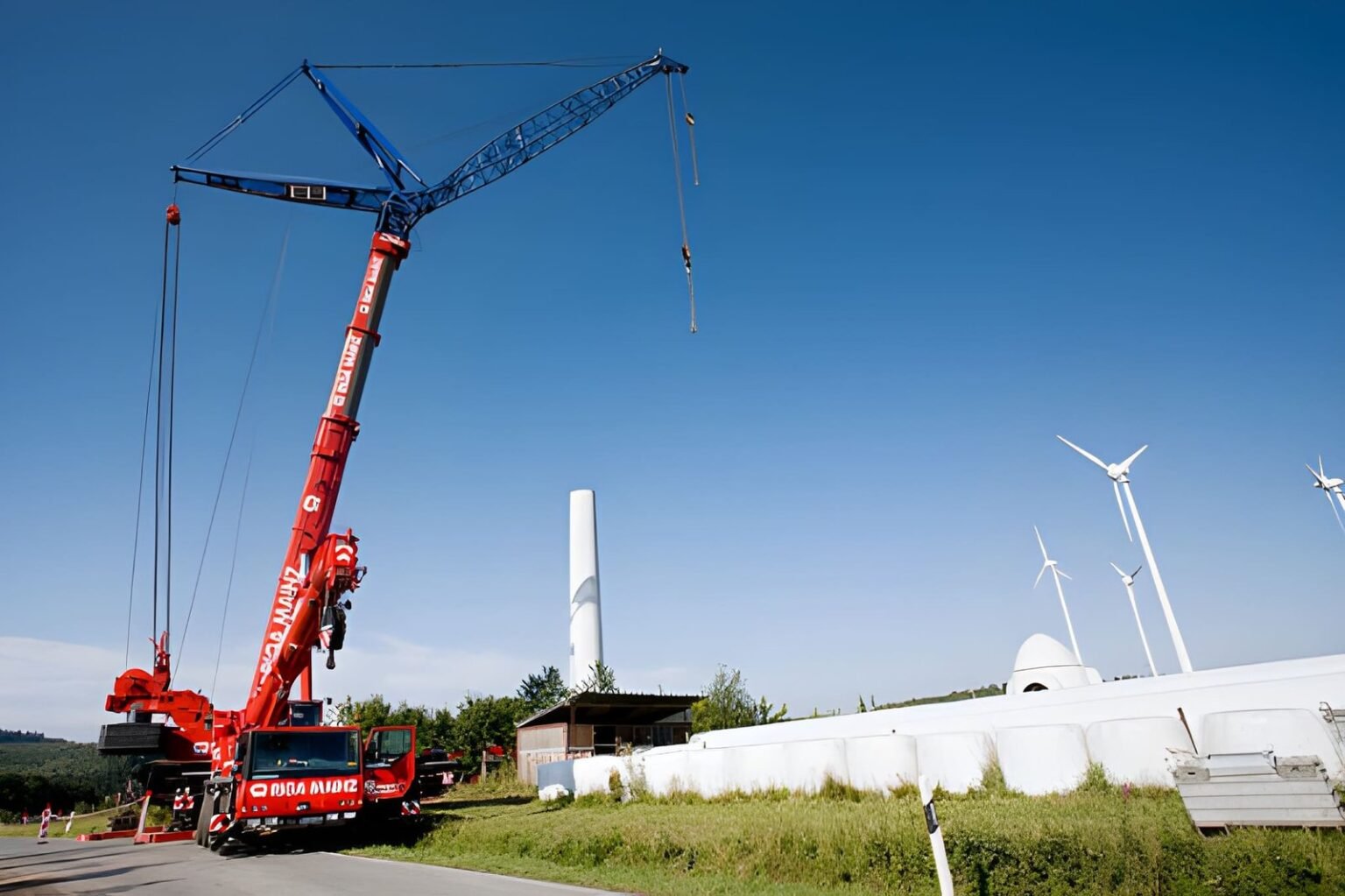 Advanced Lifting Solutions: Modern Specialized Cranes in Dubai